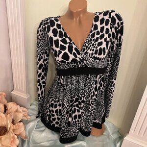 Olian. Sz S. Black and white jersey top with tie. USA. Long Sleeves. B111